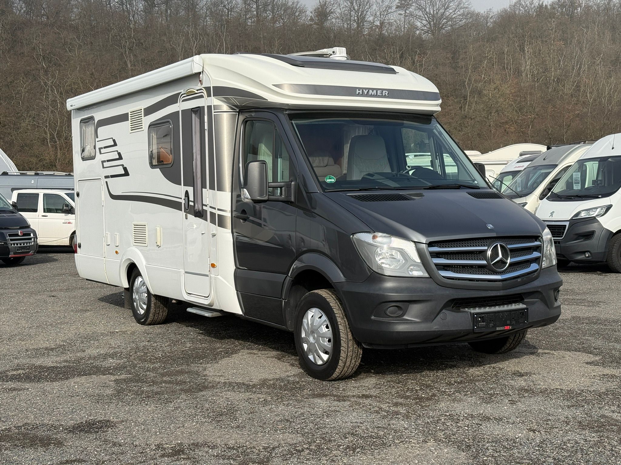Obytné auto Hymer 580 MLT, automat, 2x klimatizace, markýza, satelit – exteriér
