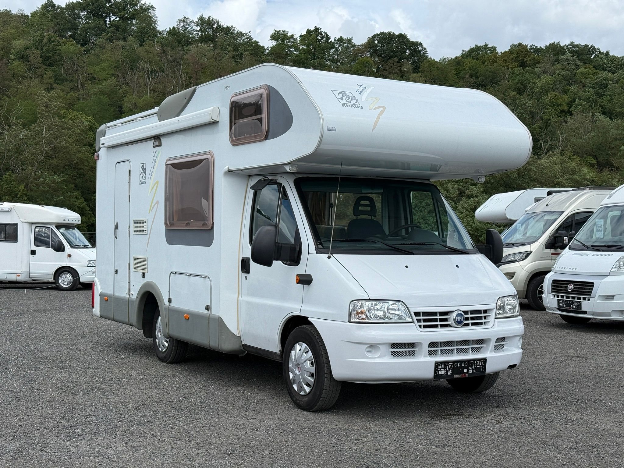 Obytné auto Knaus Sun Traveller Fiat Ducato, 2x klimatizace, markýza – exteriér