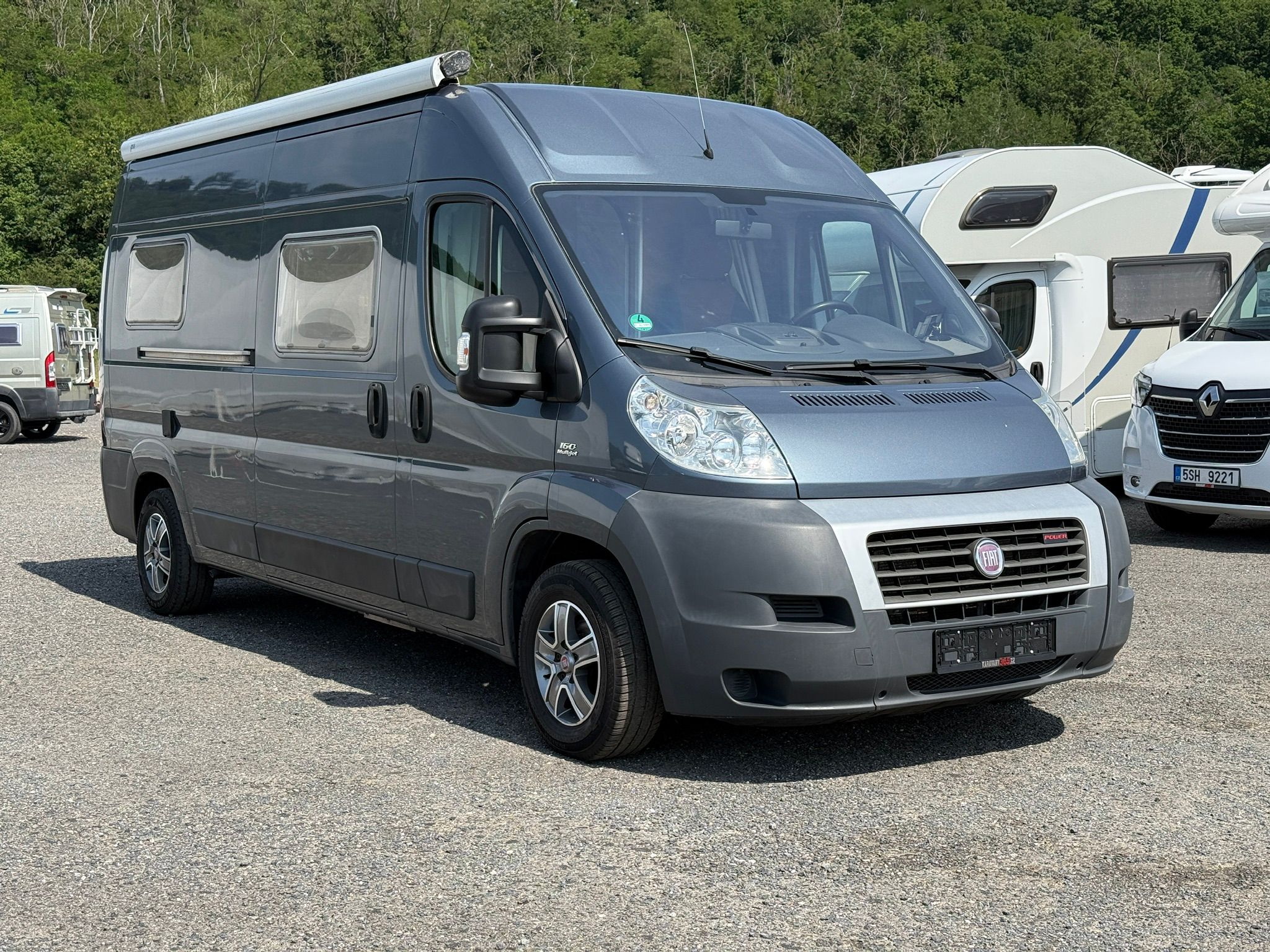 Obytné auto Bavaria Fiat Ducato, 3.0JTD automat, markýza – exteriér