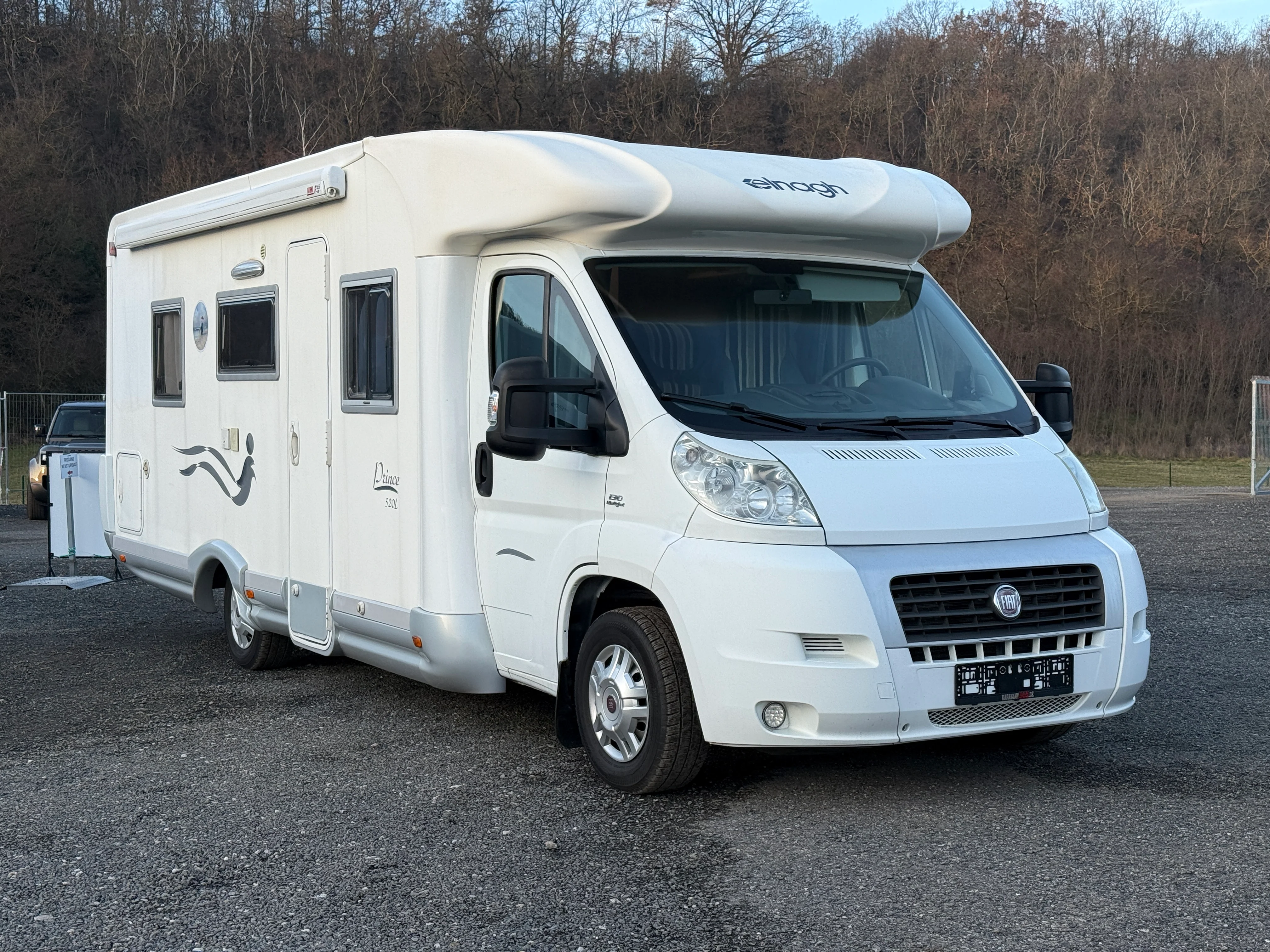 Obytné auto Elnagh Prince 520l, Webasto, královská postel, 2009 – exteriér