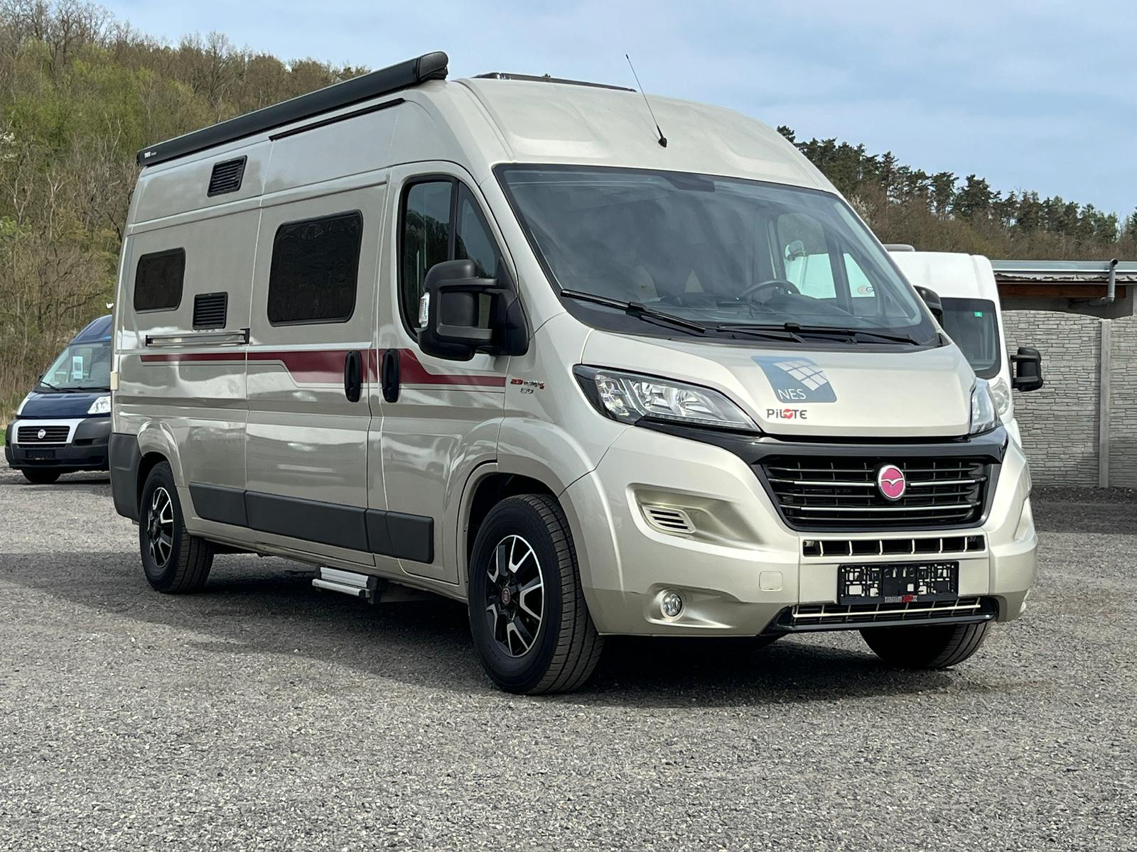 Obytné auto Pilote 2018, markýza, Truma, držák kol – exteriér